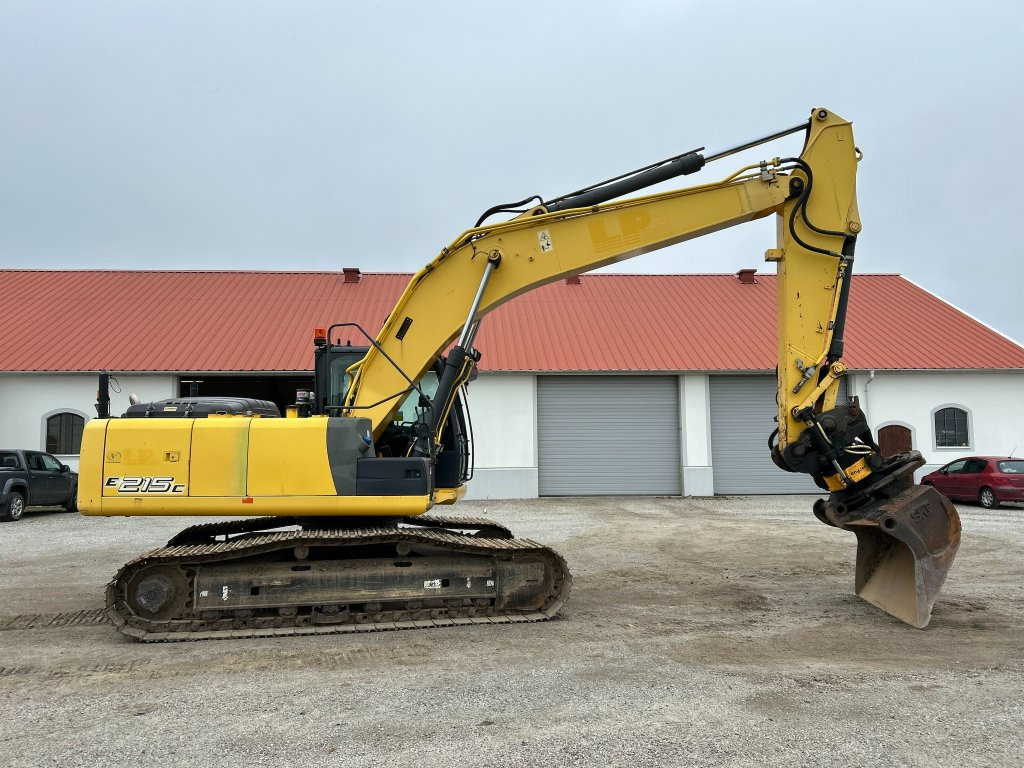 New Holland Kobelco E215C - Гусеничный экскаватор: фото 5 New Holland Kobelco E215C - Гусеничный экскаватор: фото 5