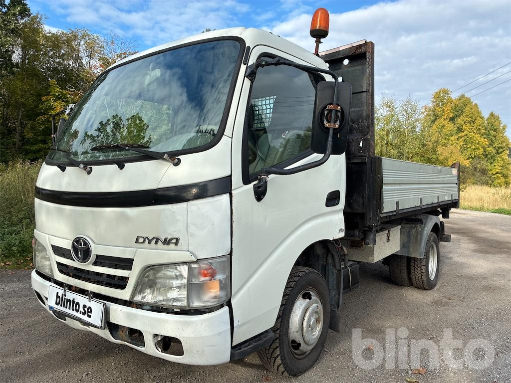 TOYOTA DYNA 150 - Грузовик бортовой/ Платформа: фото 1 TOYOTA DYNA 150 - Грузовик бортовой/ Платформа: фото 1