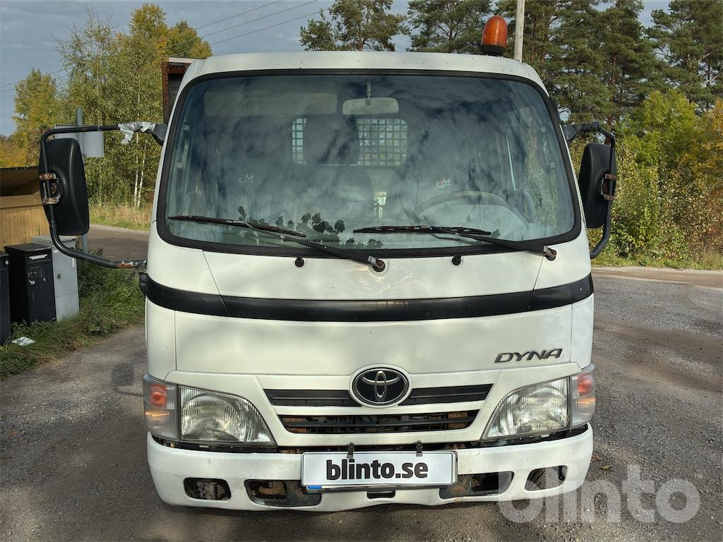 TOYOTA DYNA 150 - Грузовик бортовой/ Платформа: фото 2 TOYOTA DYNA 150 - Грузовик бортовой/ Платформа: фото 2