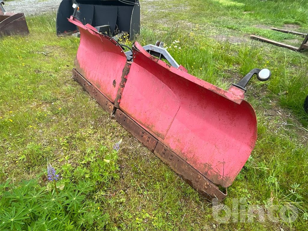 Tengwalls Uni-väg 320T - Отвал: фото 1 Tengwalls Uni-väg 320T - Отвал: фото 1