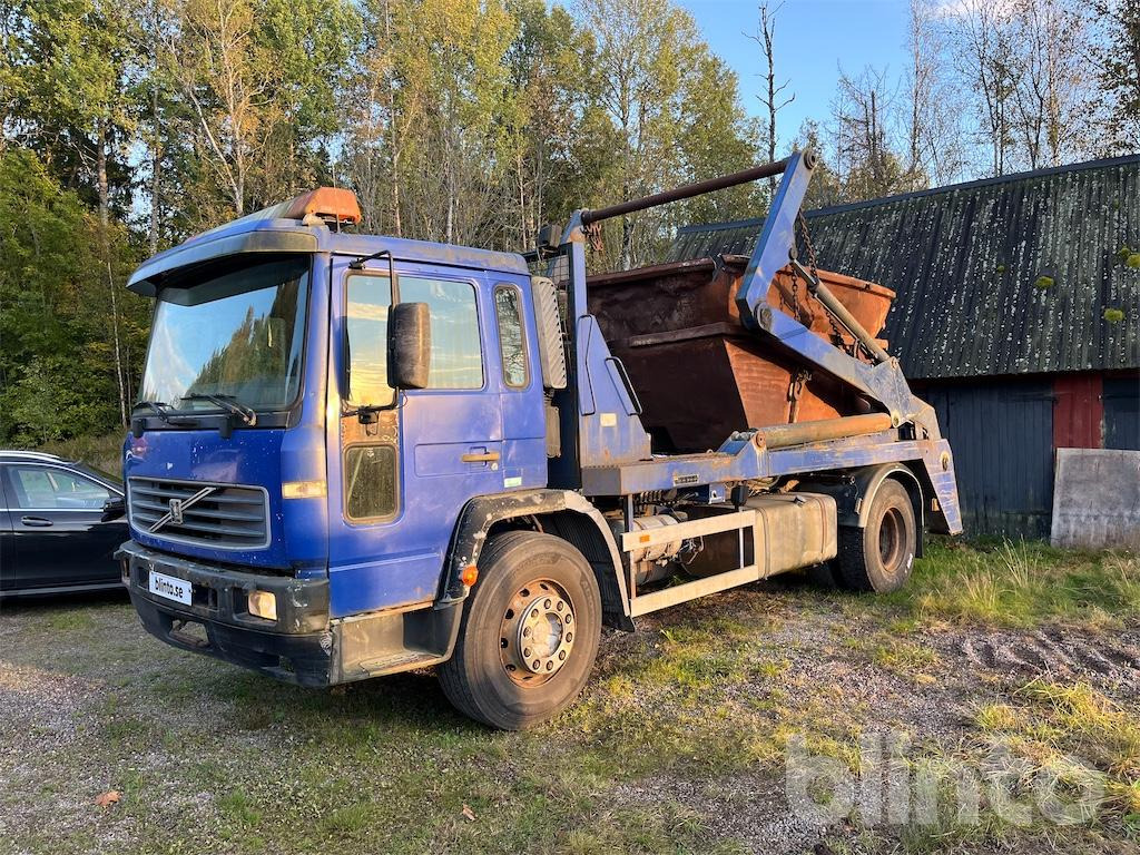 VOLVO FL6 E 4*2 - Портальный бункеровоз: фото 1 VOLVO FL6 E 4*2 - Портальный бункеровоз: фото 1
