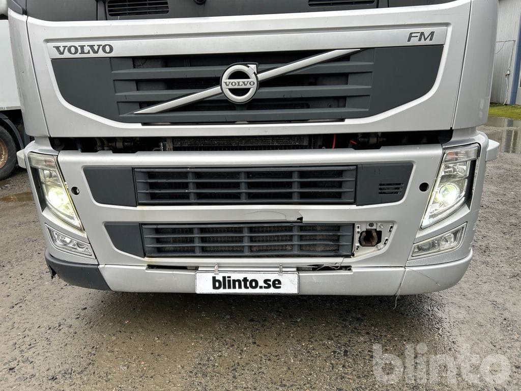 VOLVO FM 6X2 - Грузовик с закрытым кузовом: фото 2 VOLVO FM 6X2 - Грузовик с закрытым кузовом: фото 2
