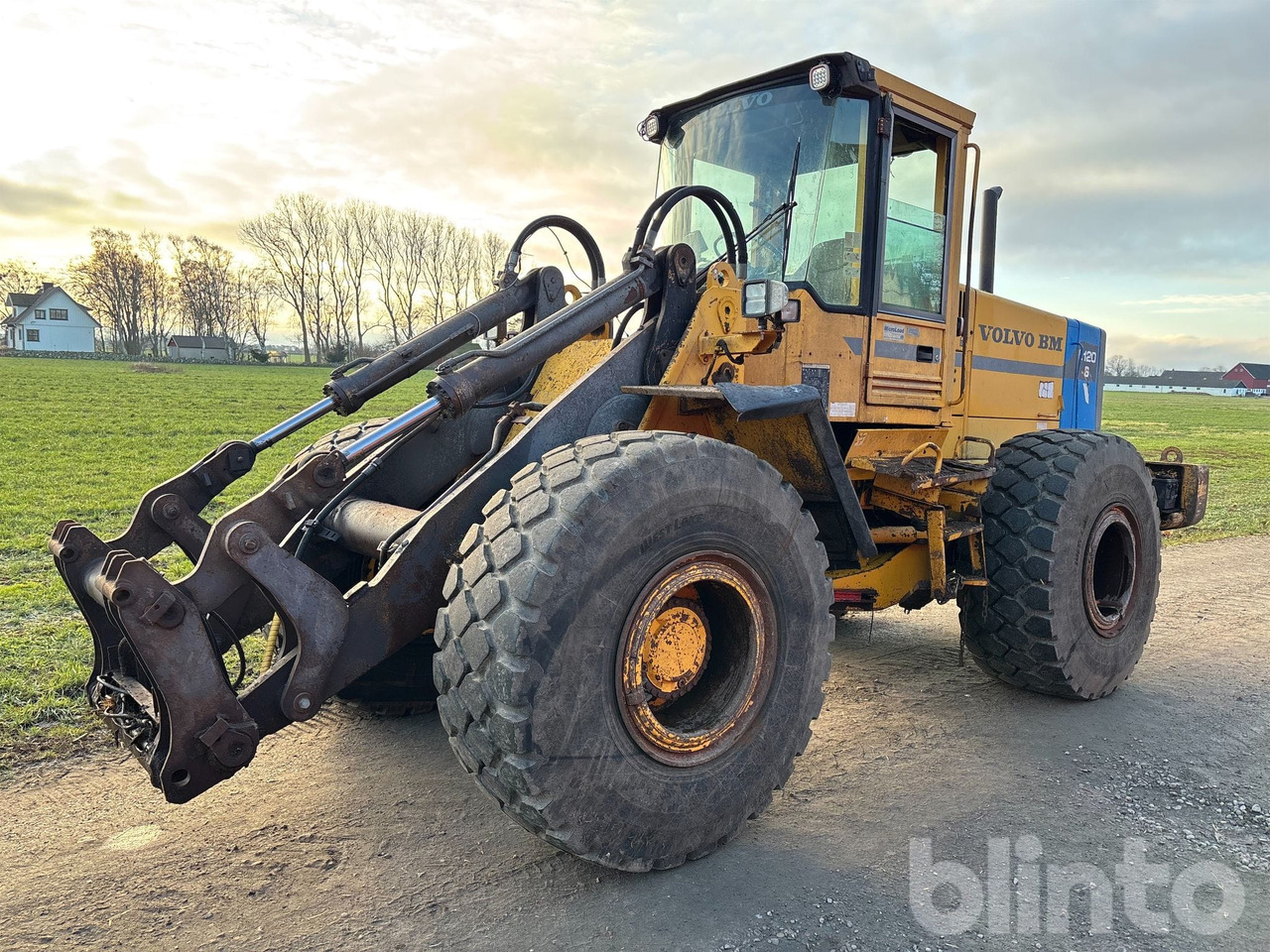 VOLVO L120B - Колёсный погрузчик: фото 5 VOLVO L120B - Колёсный погрузчик: фото 5