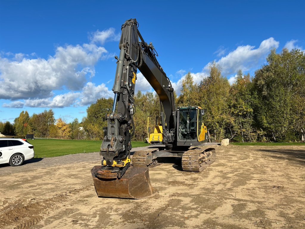 Volvo EC 220DL - Гусеничный экскаватор: фото 2 Volvo EC 220DL - Гусеничный экскаватор: фото 2
