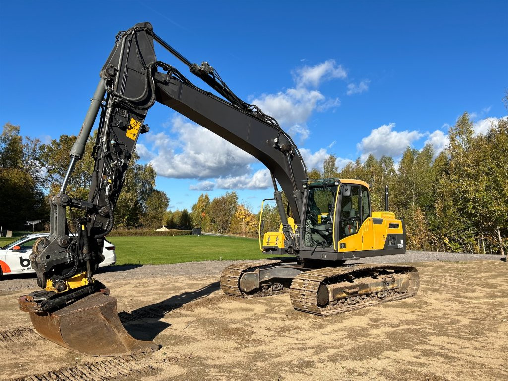 Volvo EC 220DL - Гусеничный экскаватор: фото 1 Volvo EC 220DL - Гусеничный экскаватор: фото 1