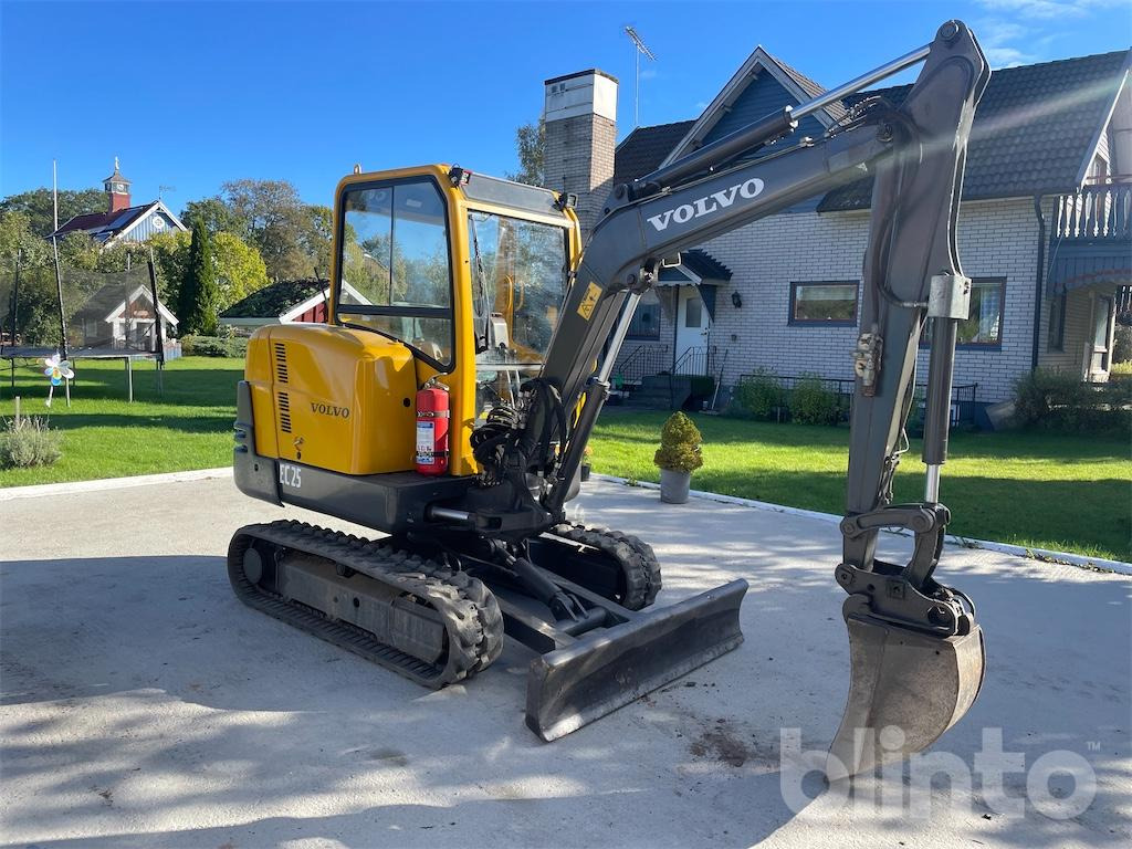 Volvo EC25 - Гусеничный экскаватор: фото 2 Volvo EC25 - Гусеничный экскаватор: фото 2