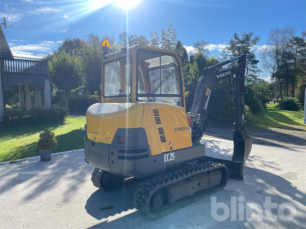 Volvo EC25 - Гусеничный экскаватор: фото 3 Volvo EC25 - Гусеничный экскаватор: фото 3