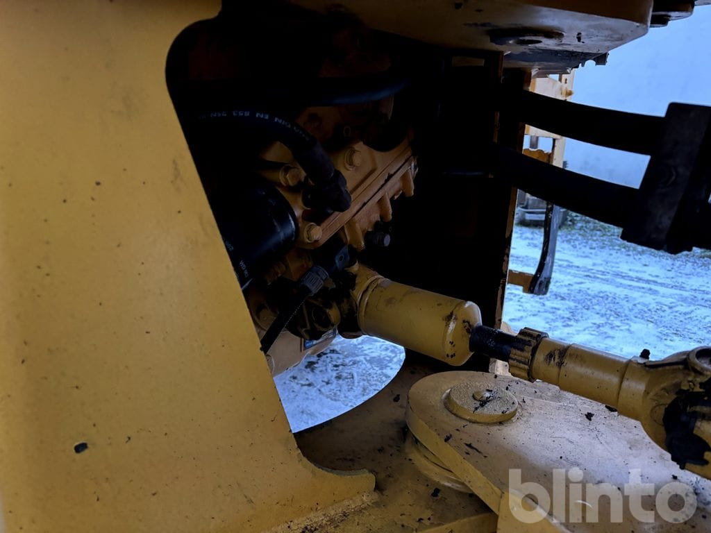 Колёсный погрузчик Volvo L50D: фото 13