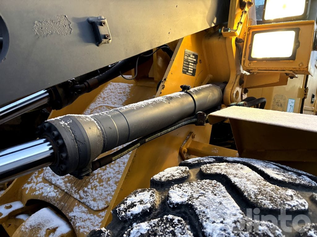 Колёсный погрузчик Volvo L50D: фото 35