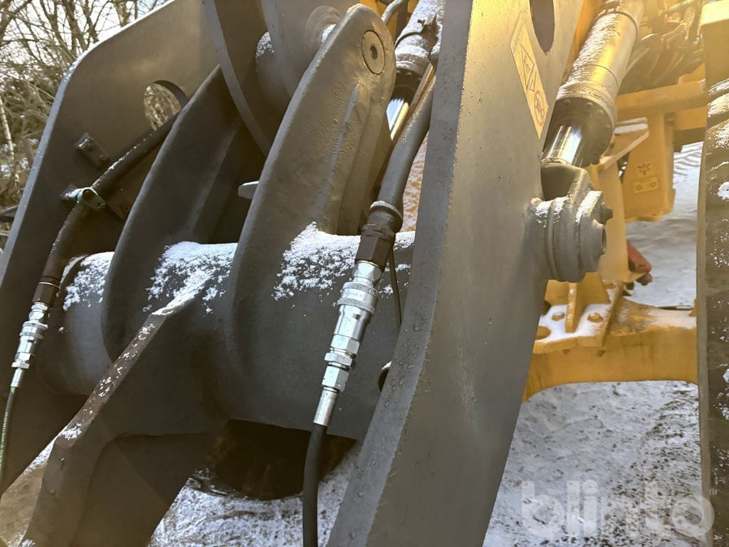 Колёсный погрузчик Volvo L50D: фото 40