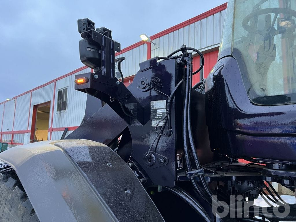 Колёсный погрузчик Volvo L90F: фото 16