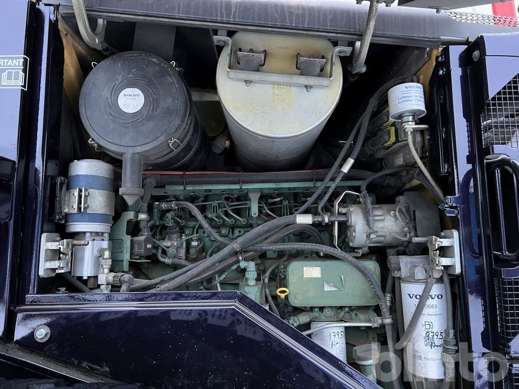 Колёсный погрузчик Volvo L90F: фото 39