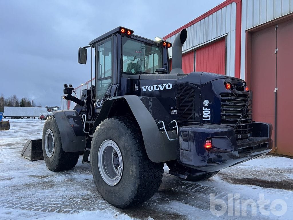 Колёсный погрузчик Volvo L90F: фото 6