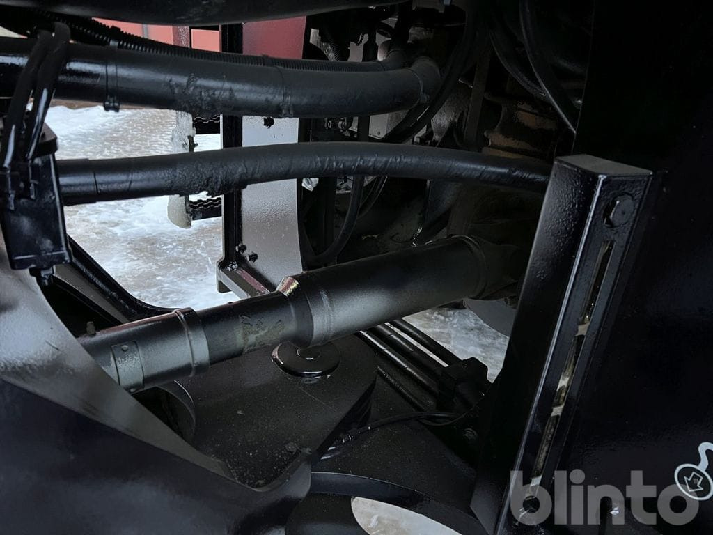 Колёсный погрузчик Volvo L90F: фото 20