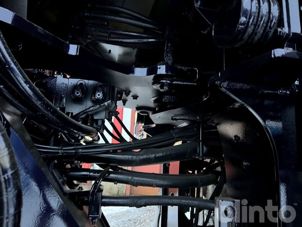 Колёсный погрузчик Volvo L90F: фото 19