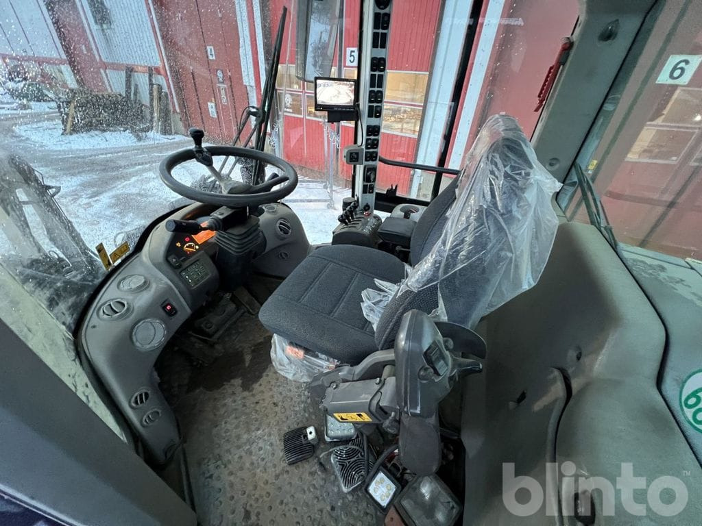 Колёсный погрузчик Volvo L90F: фото 44