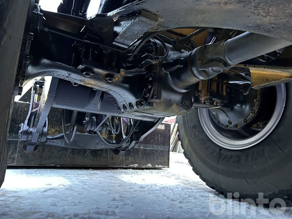 Колёсный погрузчик Volvo L90F: фото 22