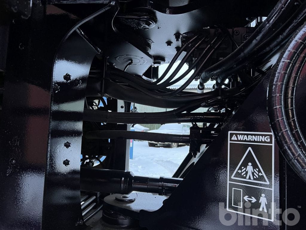 Колёсный погрузчик Volvo L90F: фото 33