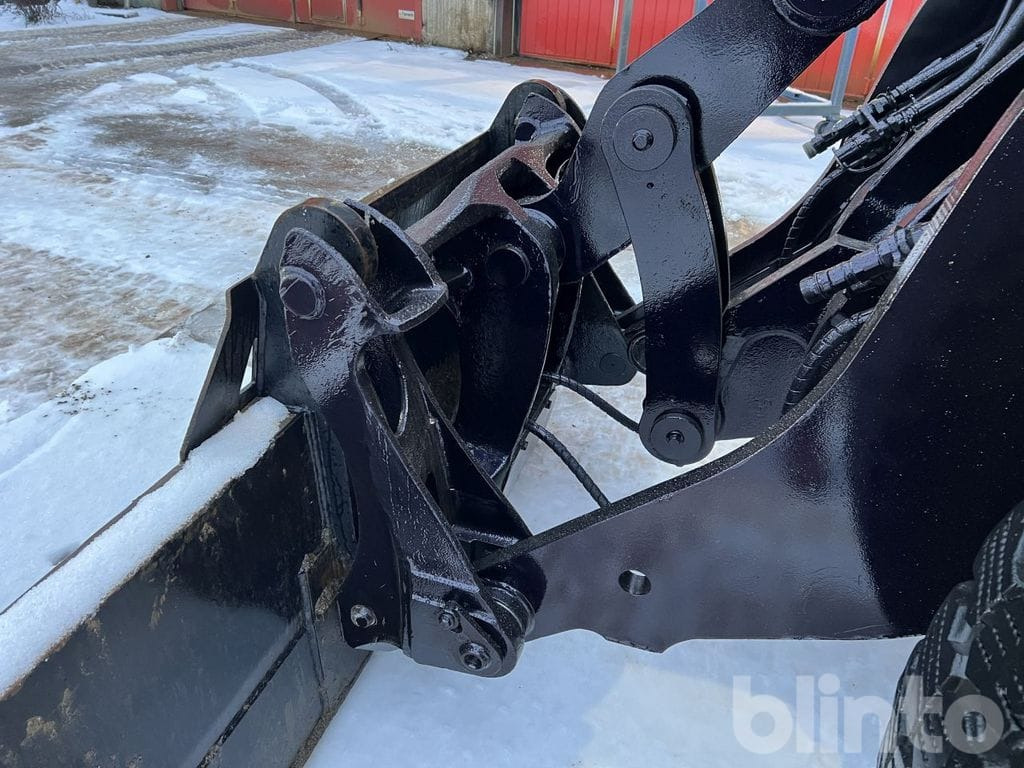 Колёсный погрузчик Volvo L90F: фото 14