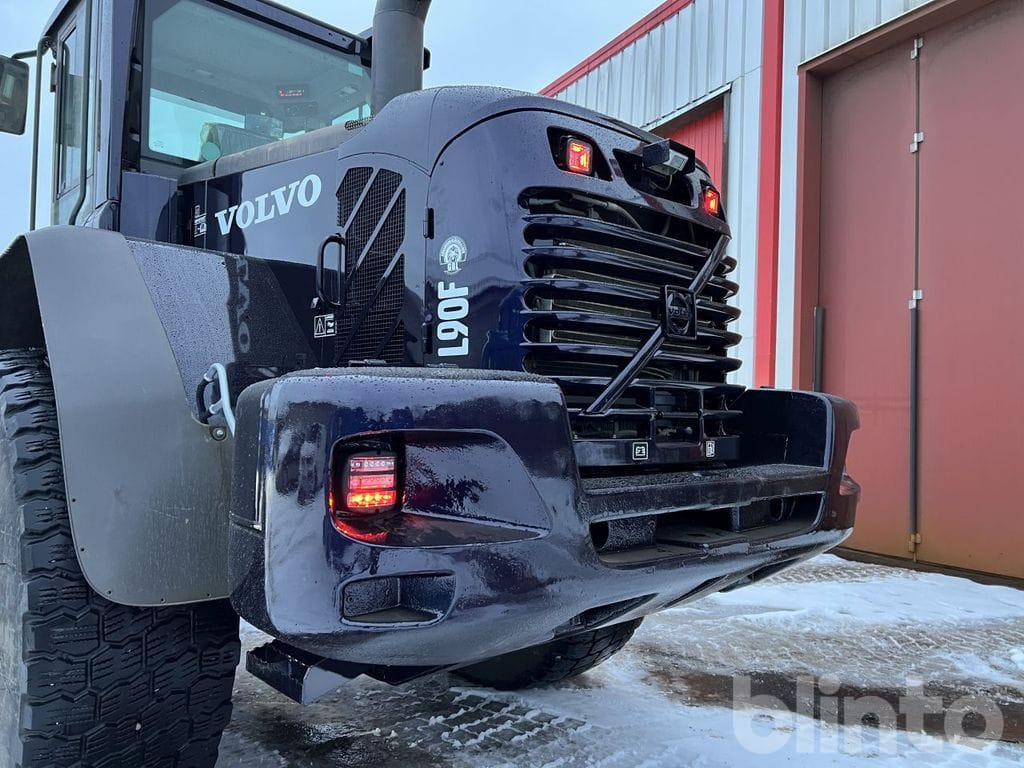 Колёсный погрузчик Volvo L90F: фото 24