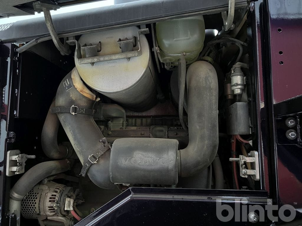 Колёсный погрузчик Volvo L90F: фото 40