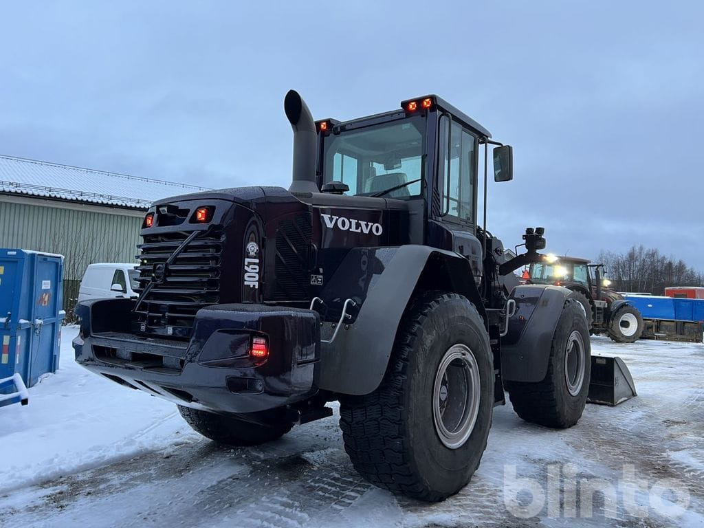 Колёсный погрузчик Volvo L90F: фото 8