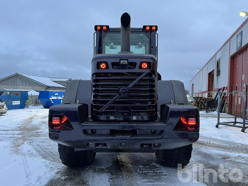 Колёсный погрузчик Volvo L90F: фото 7