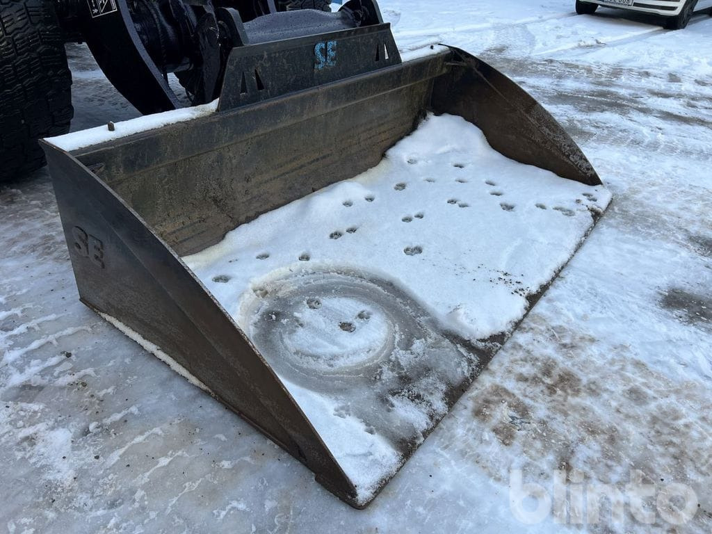 Колёсный погрузчик Volvo L90F: фото 41