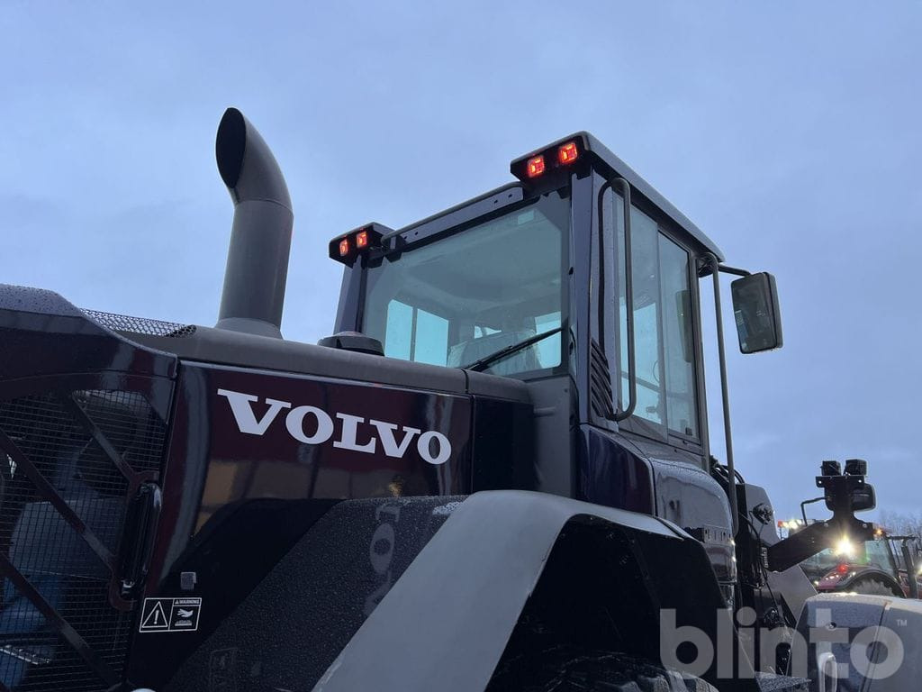 Колёсный погрузчик Volvo L90F: фото 27