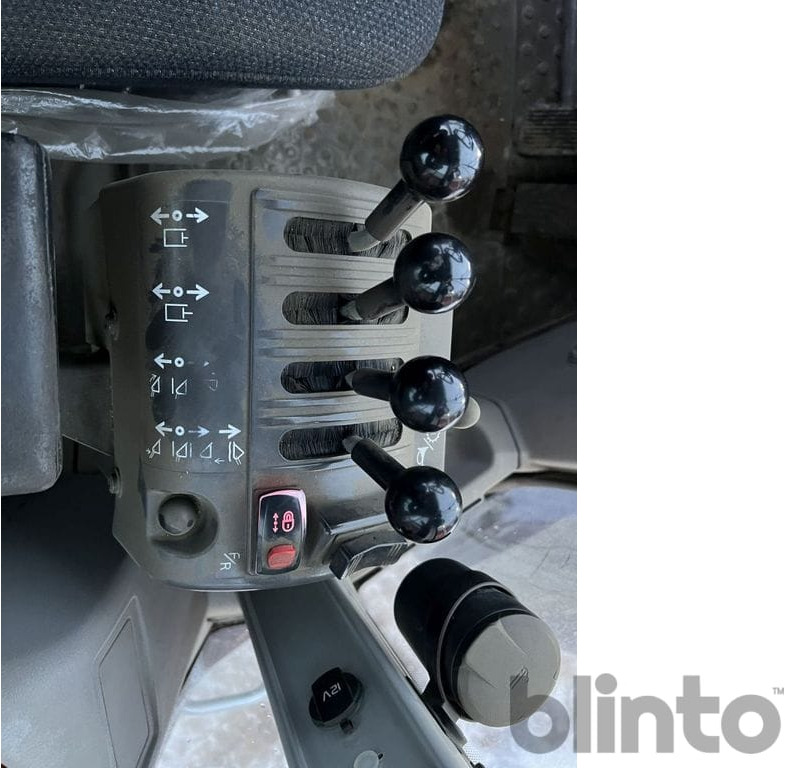 Колёсный погрузчик Volvo L90F: фото 48