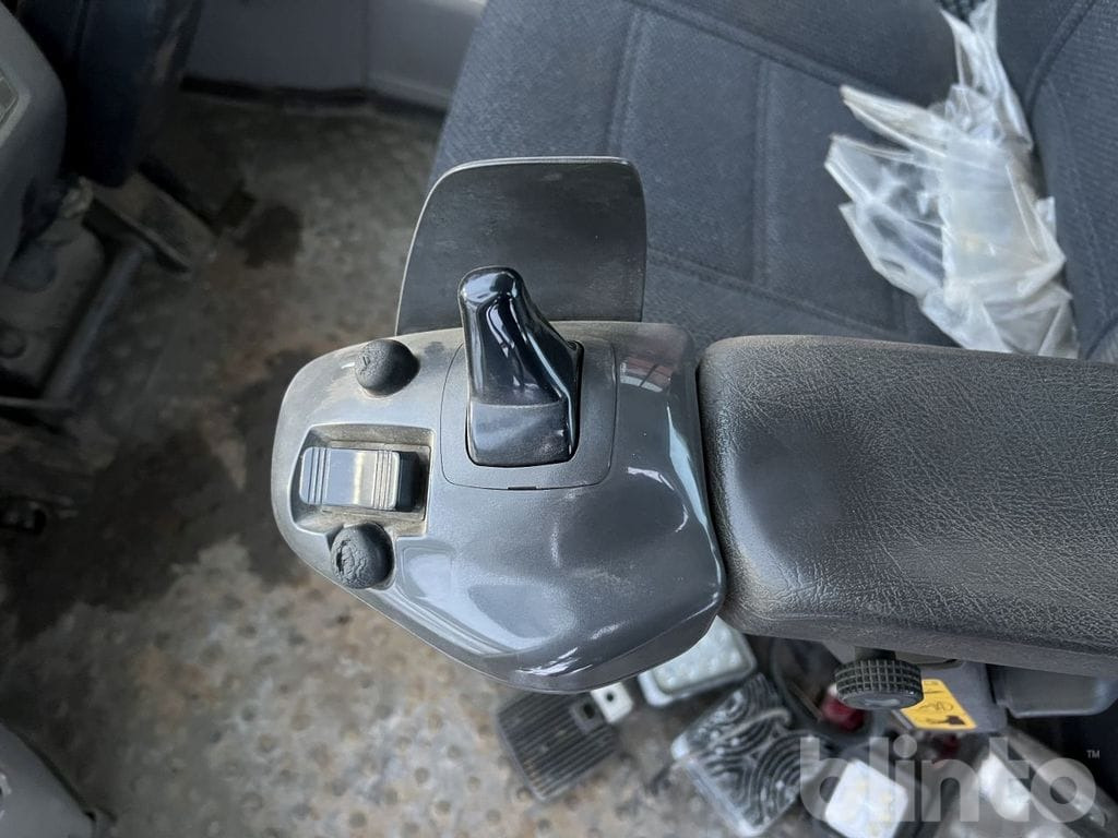 Колёсный погрузчик Volvo L90F: фото 46