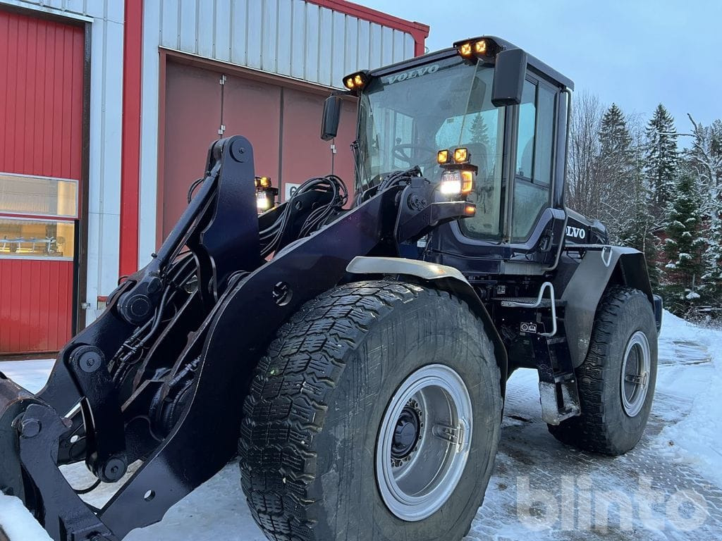 Колёсный погрузчик Volvo L90F: фото 13