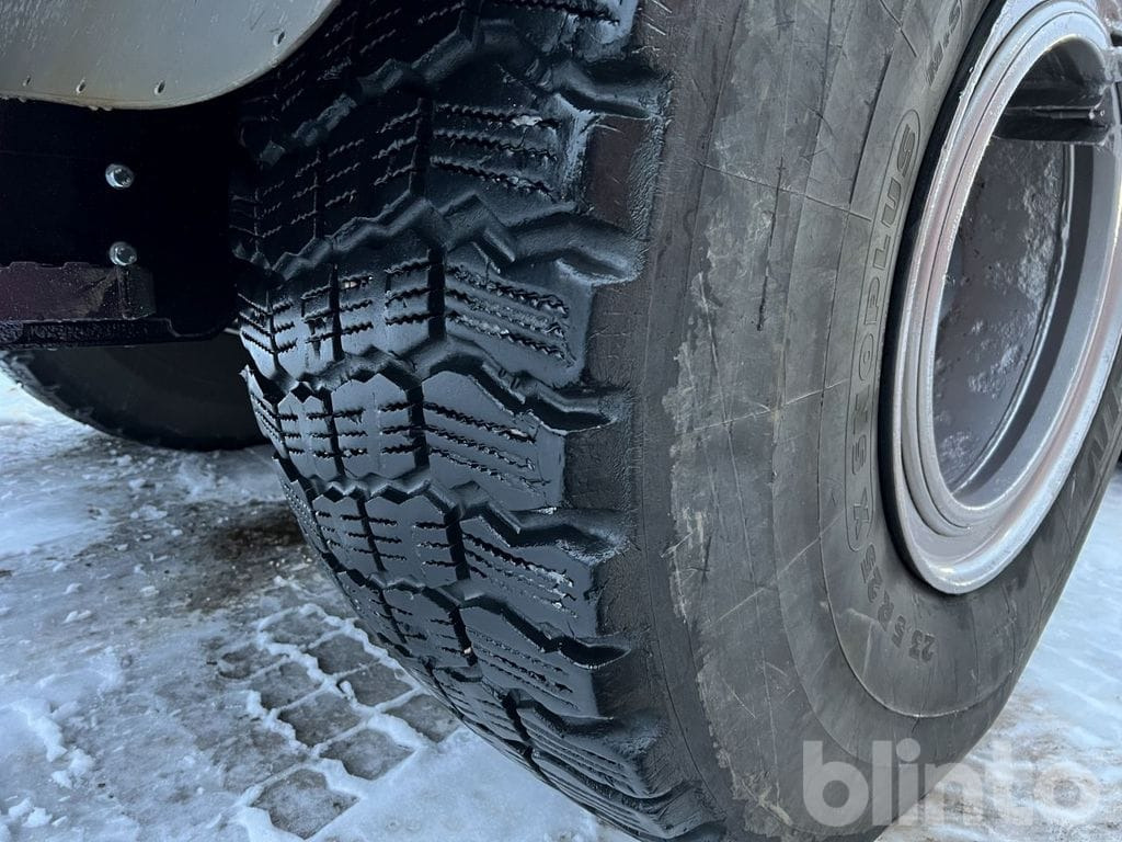 Колёсный погрузчик Volvo L90F: фото 34