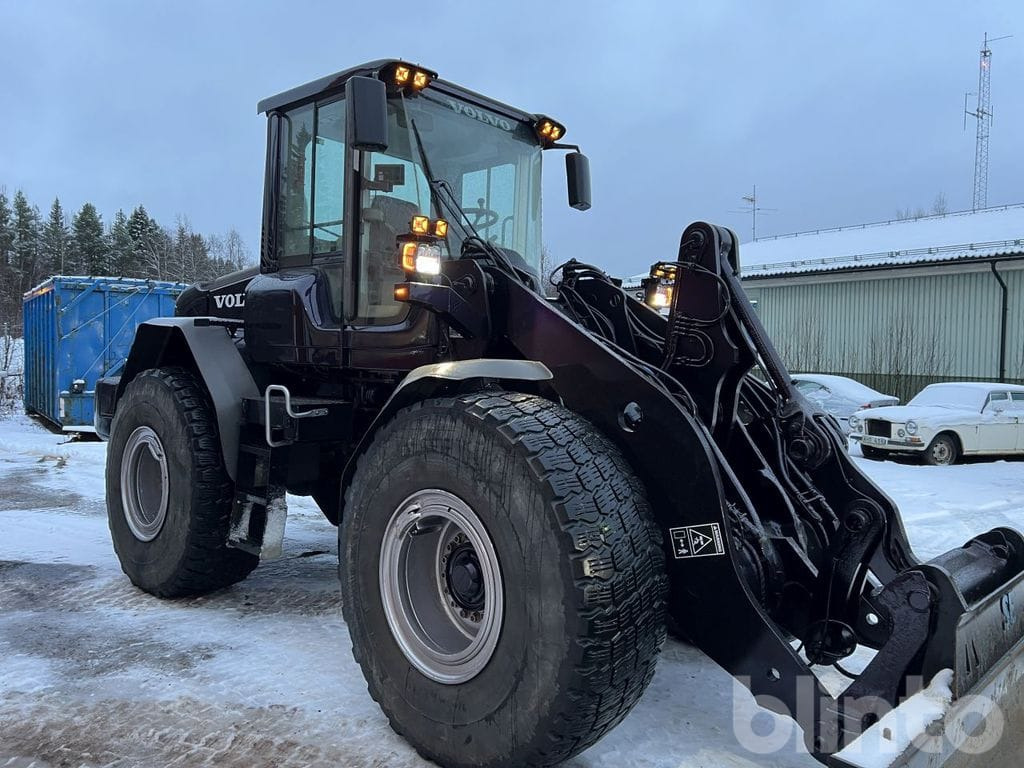 Колёсный погрузчик Volvo L90F: фото 11