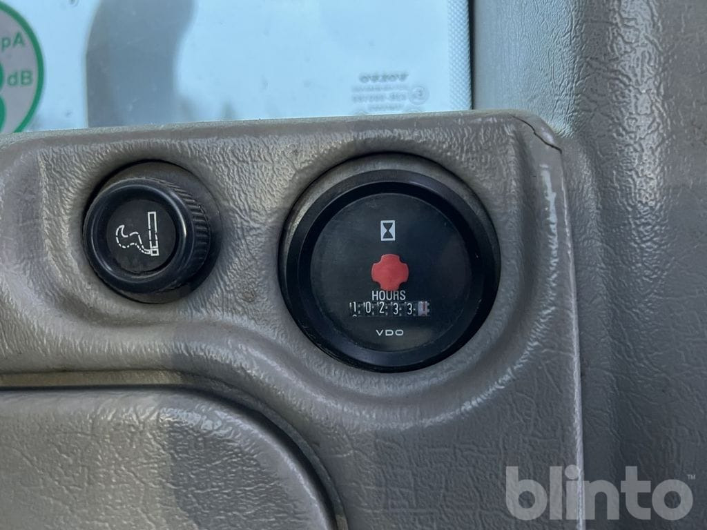 Колёсный погрузчик Volvo L90F: фото 47