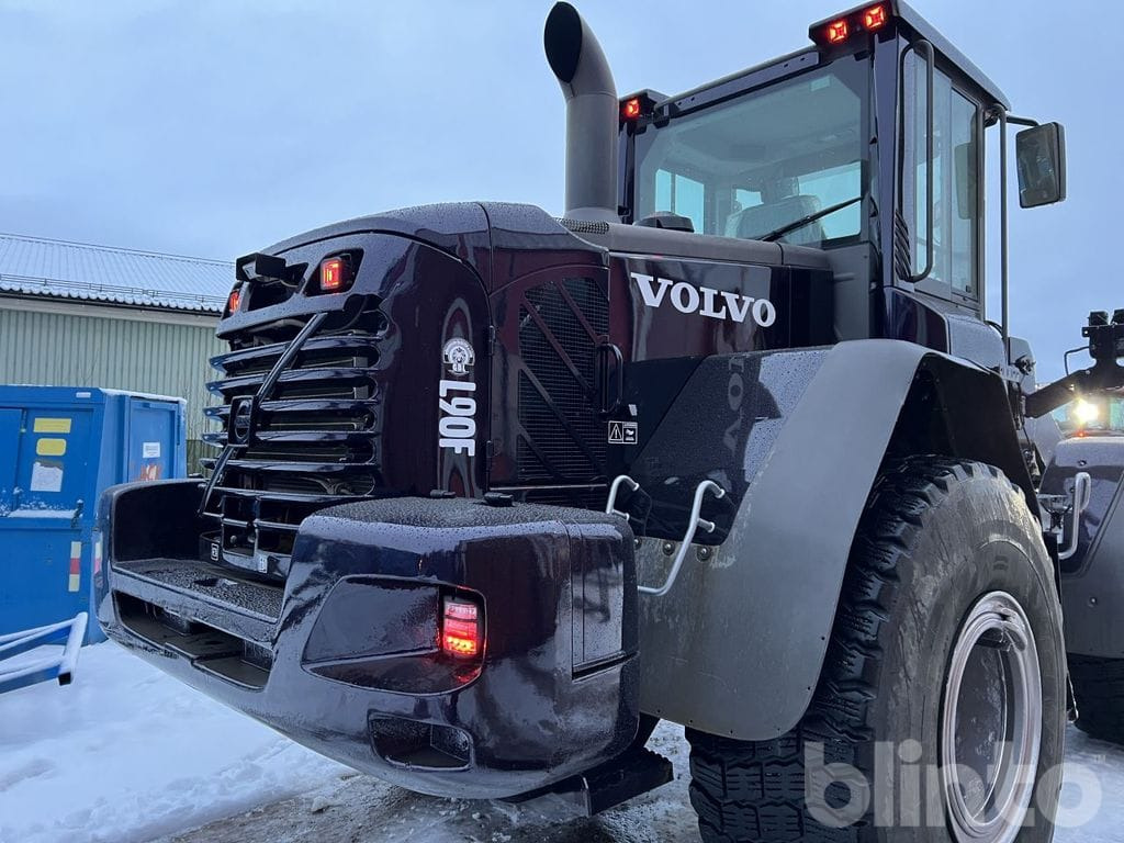 Колёсный погрузчик Volvo L90F: фото 26