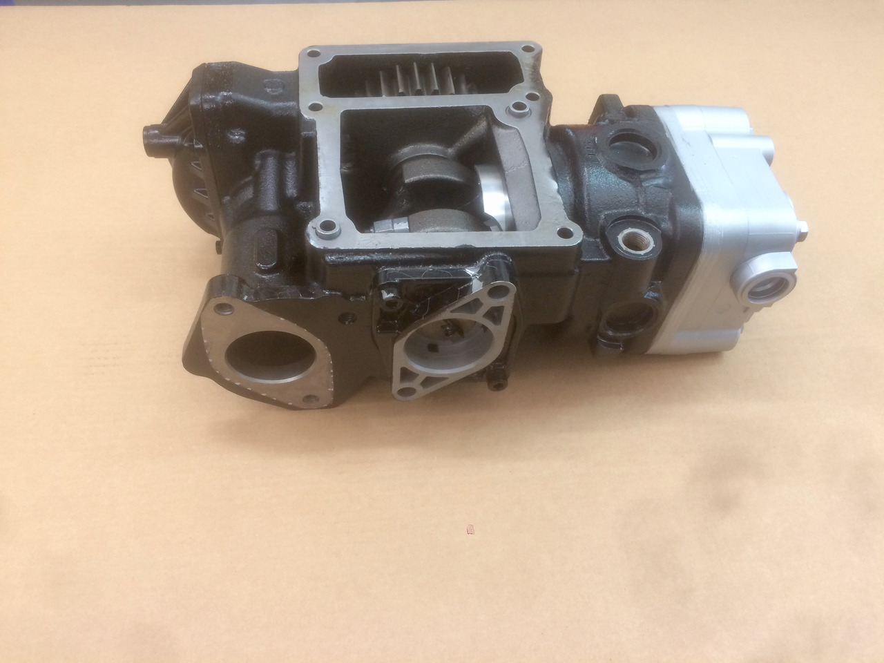 COMPRESSORE ARIA MONOCILINDRICO CON PRESA DI FORZA MAN / KNORR - Воздушный компрессор: фото 4 COMPRESSORE ARIA MONOCILINDRICO CON PRESA DI FORZA MAN / KNORR - Воздушный компрессор: фото 4