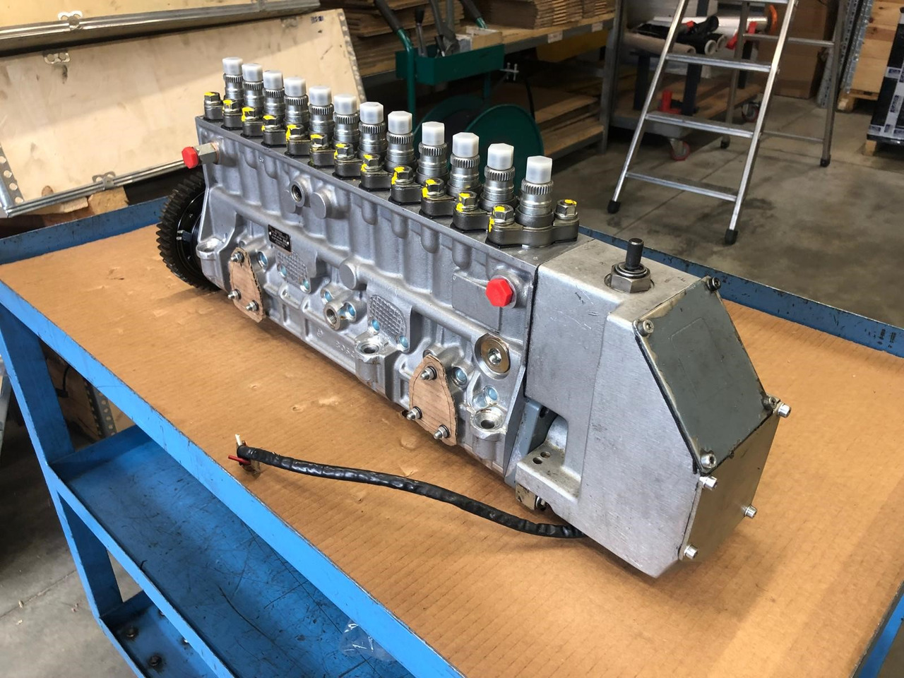 POMPA INIEZIONE MOTORE MAN D2842 - Топливный насос: фото 3 POMPA INIEZIONE MOTORE MAN D2842 - Топливный насос: фото 3