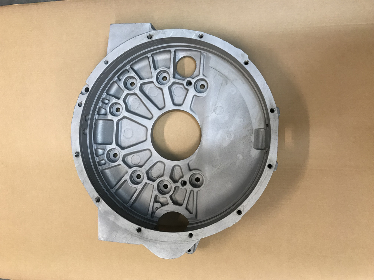 SCATOLA VOLANO MAN - D0824 / D0826 / D0834 / D0836 - SAE1 / SAE2 / SAE3 - Маховик для Грузовиков: фото 3 SCATOLA VOLANO MAN - D0824 / D0826 / D0834 / D0836 - SAE1 / SAE2 / SAE3 - Маховик для Грузовиков: фото 3