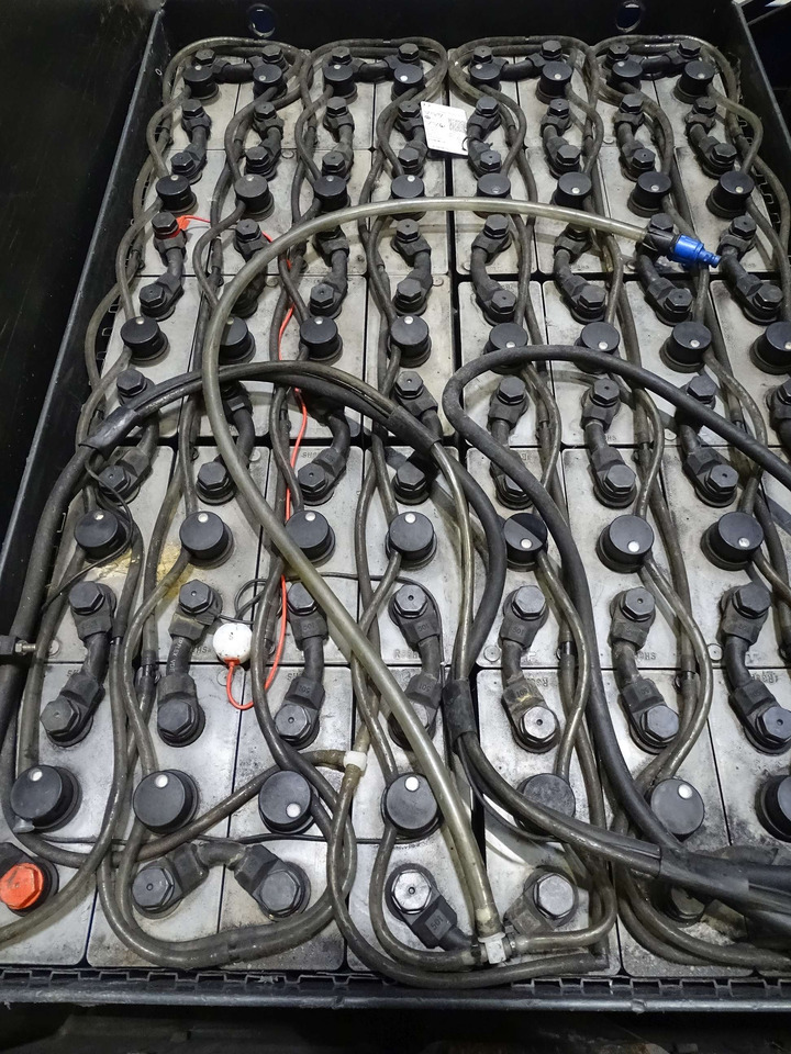 Linde P250 - Складской тягач: фото 4 Linde P250 - Складской тягач: фото 4