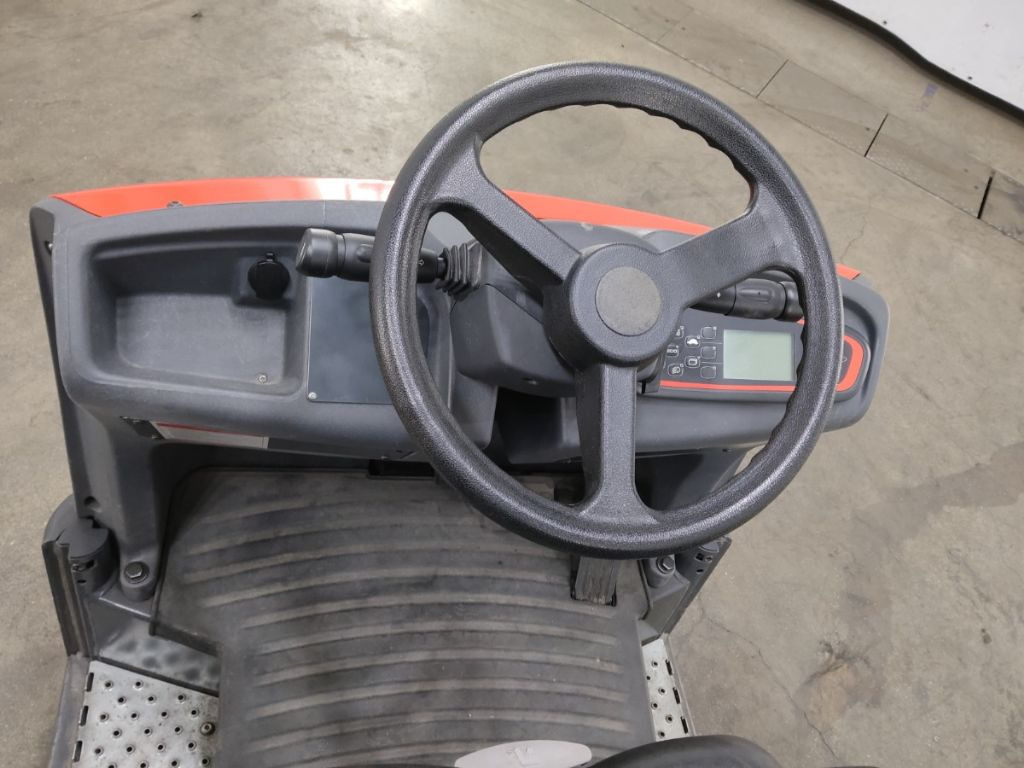 Linde P60 - Складской тягач: фото 3 Linde P60 - Складской тягач: фото 3