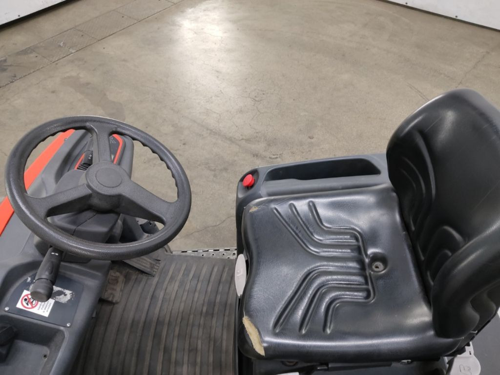 Linde P60 - Складской тягач: фото 3 Linde P60 - Складской тягач: фото 3
