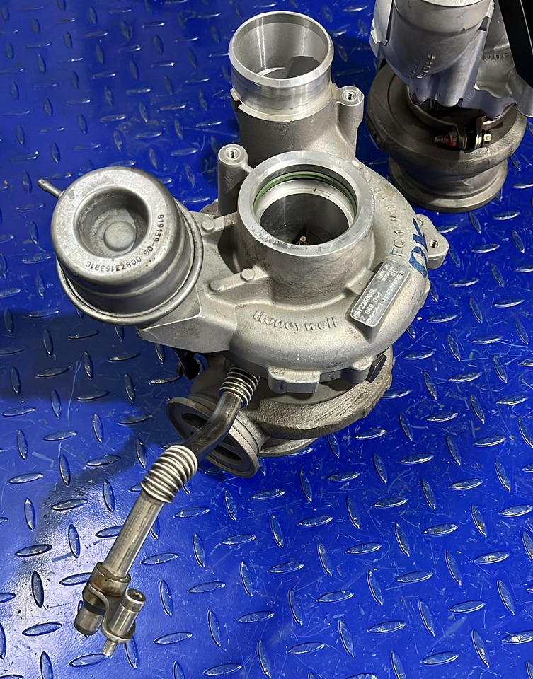 BMW Turbocharger S63N/R 4.4L V8 7849045+7849044 (SET) - Турбина: фото 3 BMW Turbocharger S63N/R 4.4L V8 7849045+7849044 (SET) - Турбина: фото 3