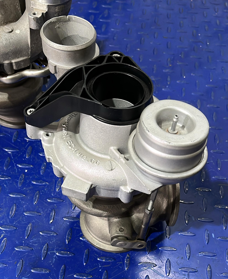 BMW Turbocharger S63N/R 4.4L V8 7849045+7849044 (SET) - Турбина: фото 4 BMW Turbocharger S63N/R 4.4L V8 7849045+7849044 (SET) - Турбина: фото 4