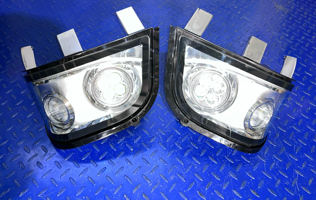 HELLA Headlight Set 1KE996 600-05 / 06 - Передняя фара: фото 1 HELLA Headlight Set 1KE996 600-05 / 06 - Передняя фара: фото 1
