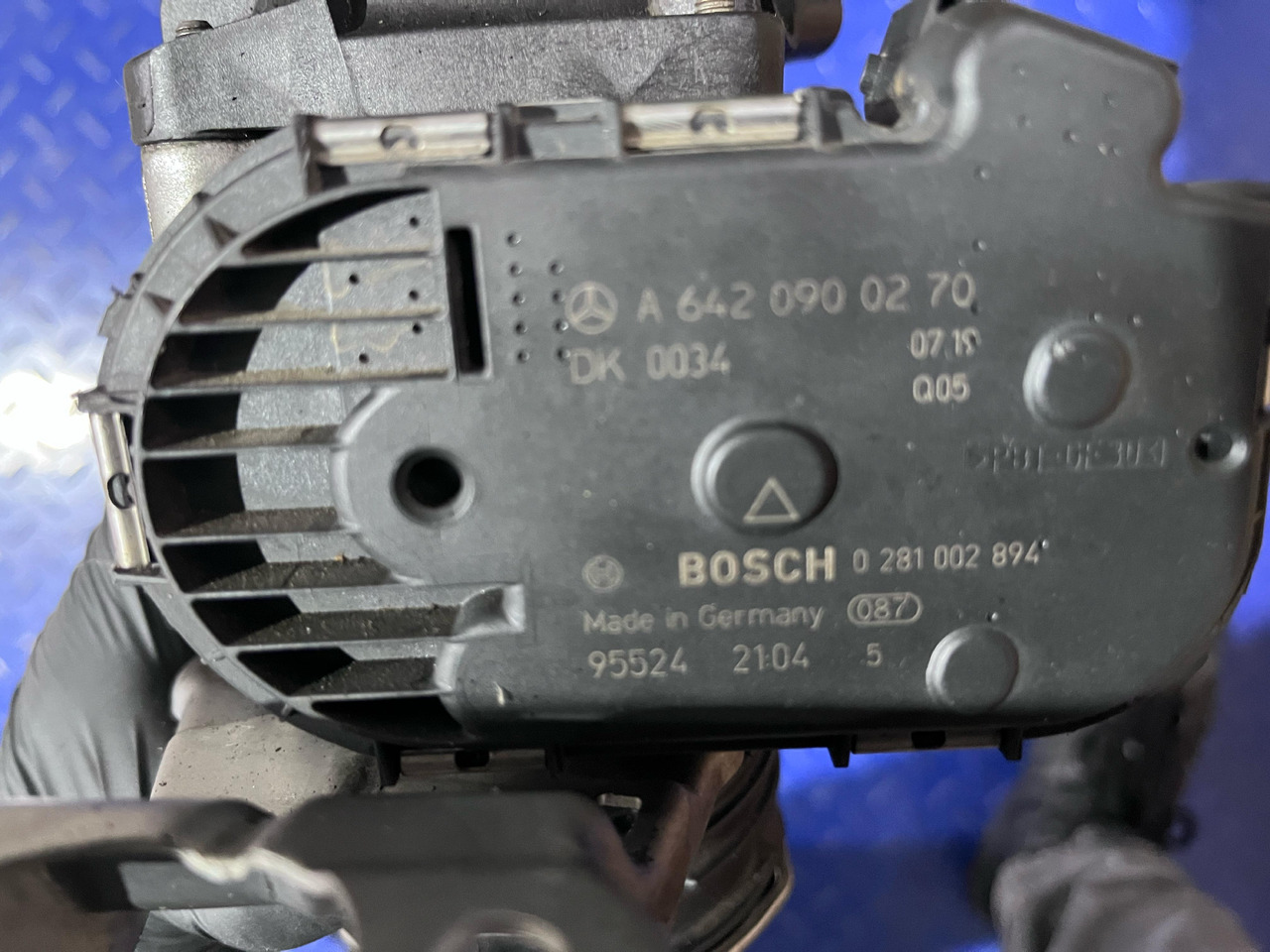 Mercedes Benz Intake Pipe and Throttle A6420901637 / A6420900270 - Система впуска: фото 3 Mercedes Benz Intake Pipe and Throttle A6420901637 / A6420900270 - Система впуска: фото 3