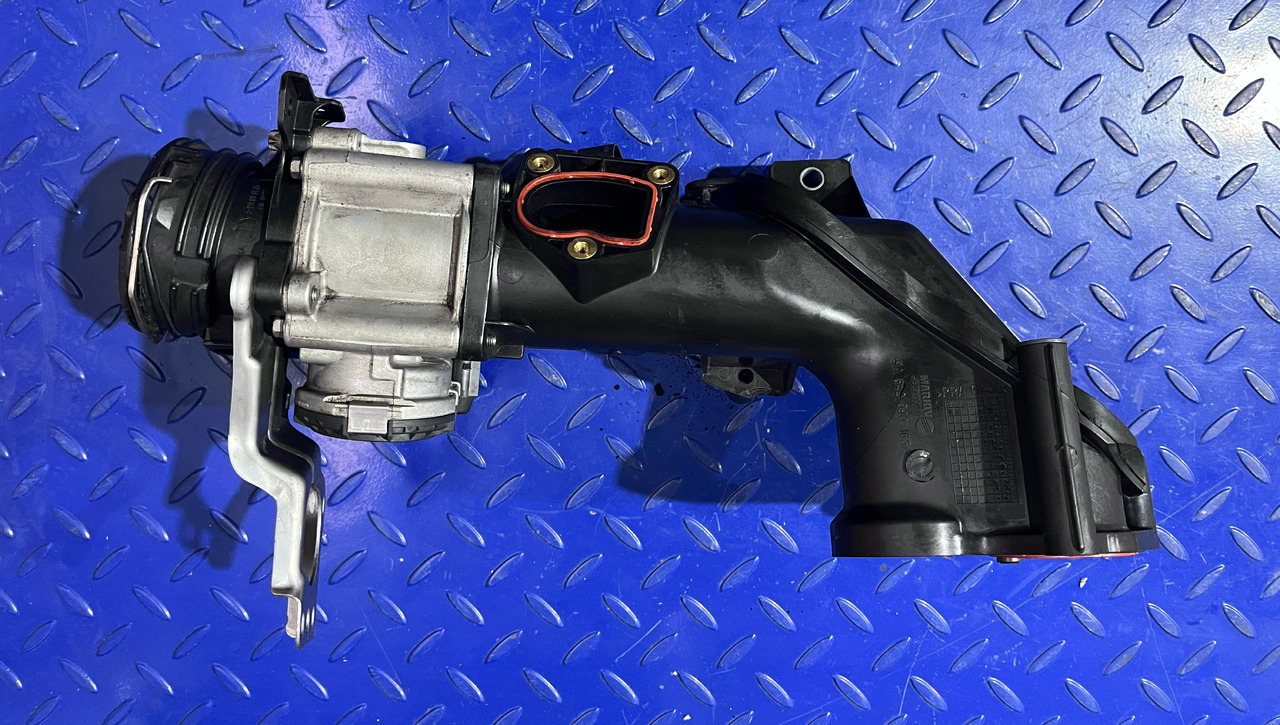 Mercedes Benz Intake Pipe and Throttle A6420901637 / A6420900270 - Система впуска: фото 1 Mercedes Benz Intake Pipe and Throttle A6420901637 / A6420900270 - Система впуска: фото 1