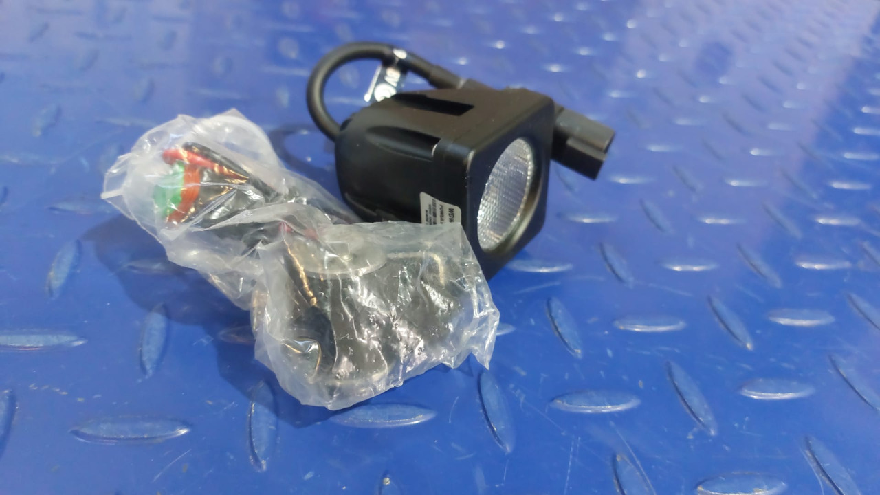 WELDEX-1040S Far lumina de lucru - Передняя фара для Строительной техники: фото 3 WELDEX-1040S Far lumina de lucru - Передняя фара для Строительной техники: фото 3