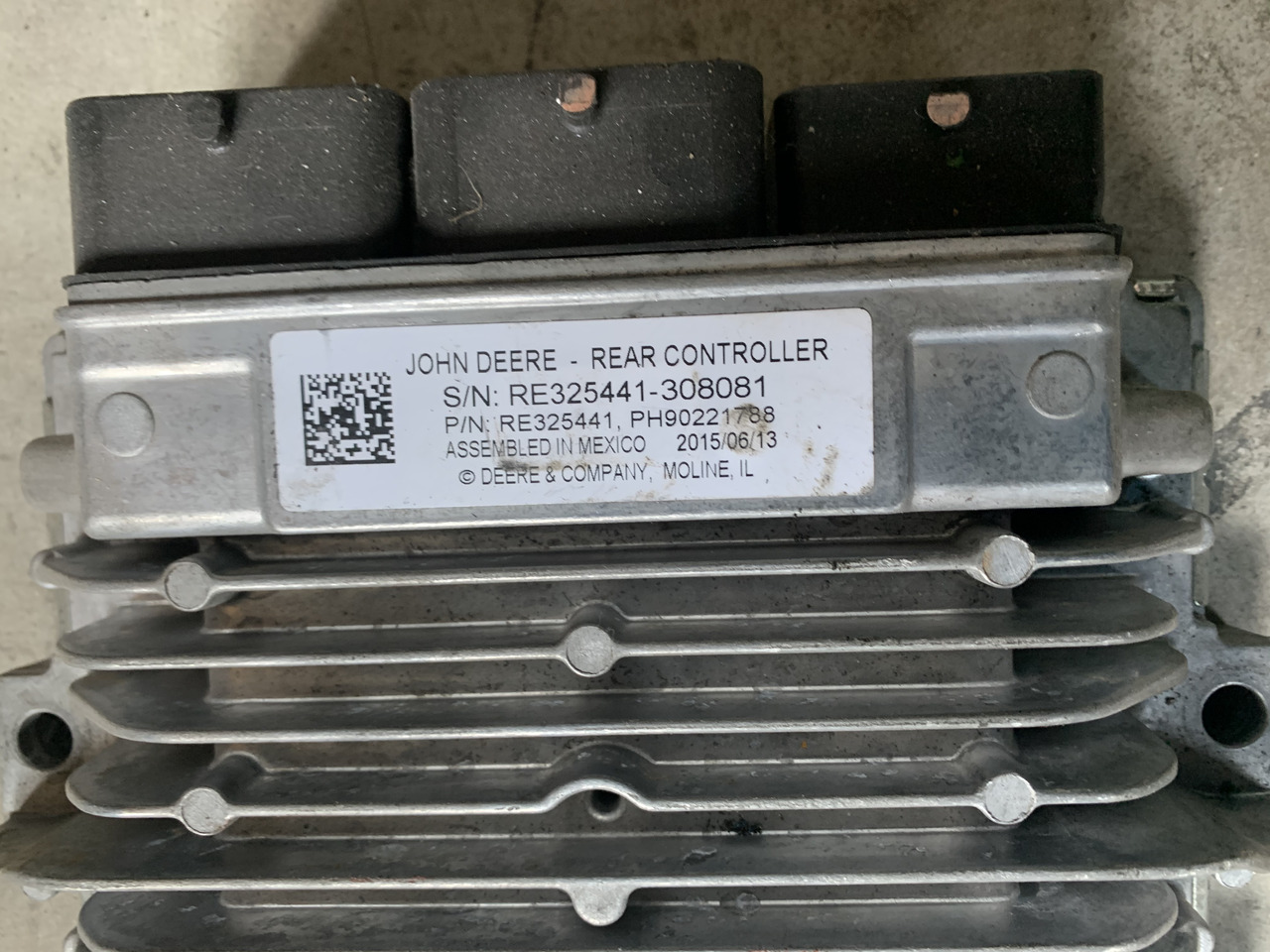 John Deere Rear Controller RE325441 - Запчасти для Грузовиков: фото 2 John Deere Rear Controller RE325441 - Запчасти для Грузовиков: фото 2