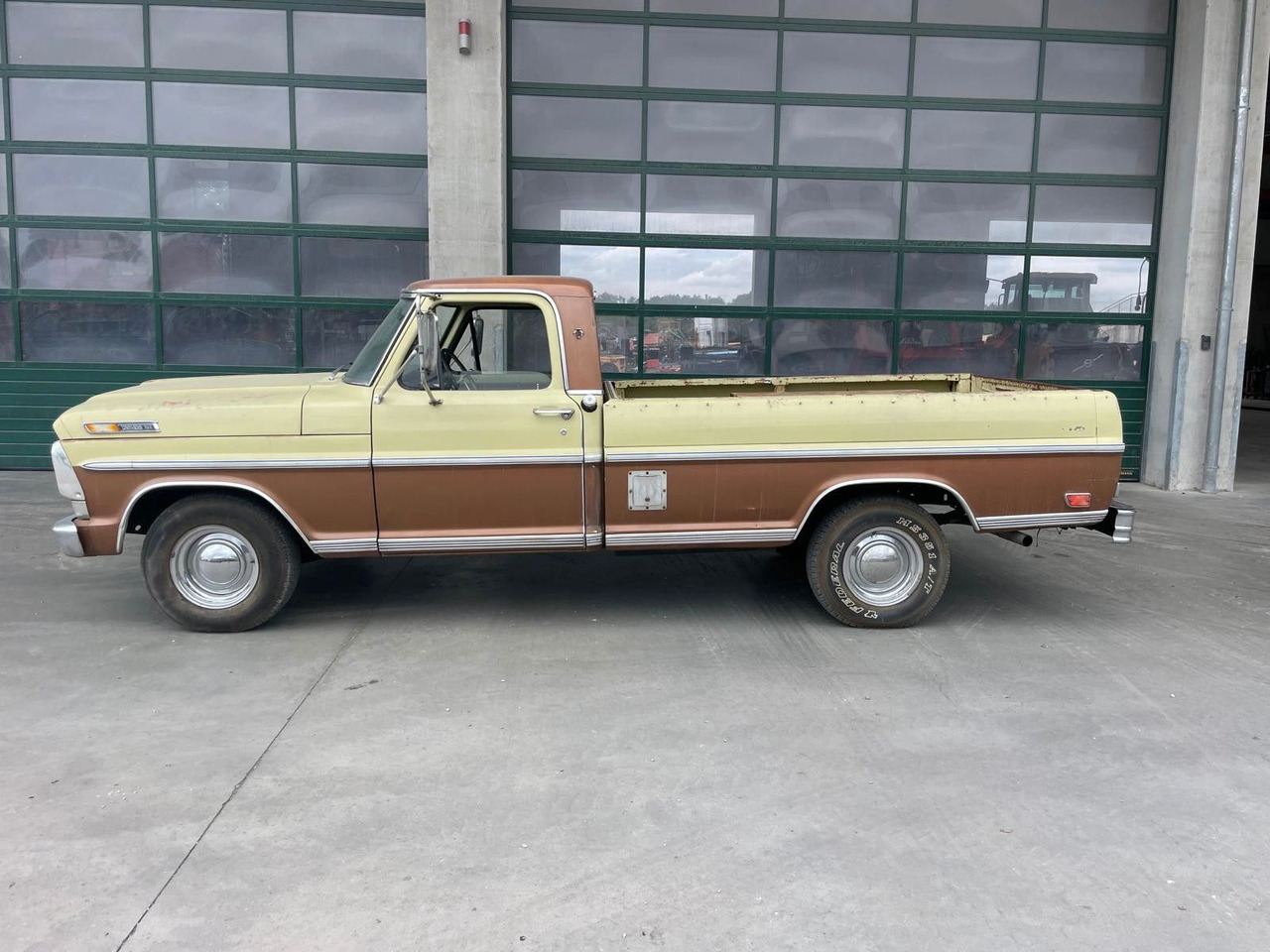 Ford F 100 - Легковой автомобиль: фото 1 Ford F 100 - Легковой автомобиль: фото 1